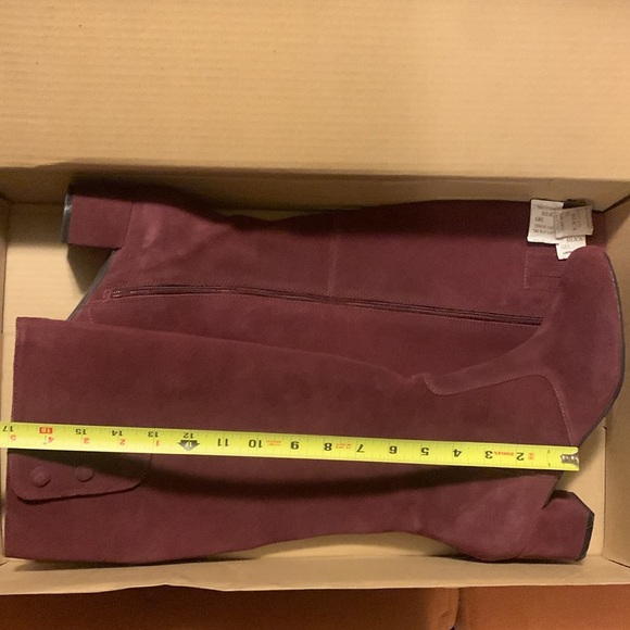 Eddie Bauer Suede Boots - Picture 2 of 7